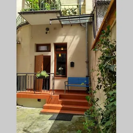 Supercute Mini House In The Center